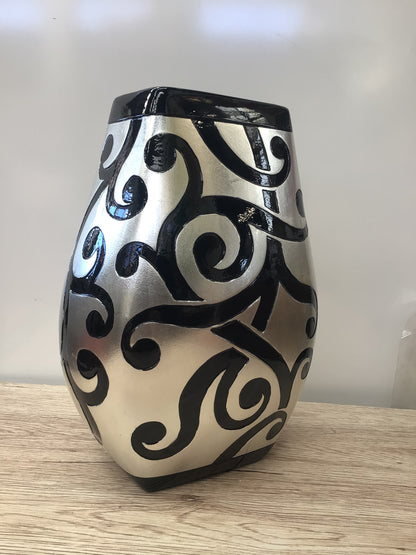 Vase (silver & black) swirl