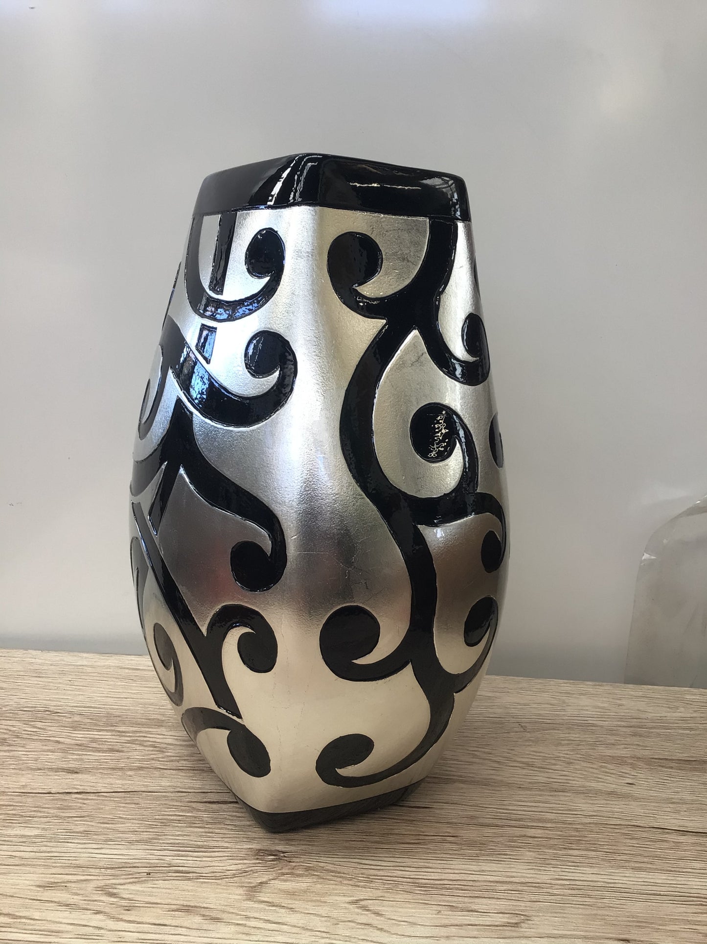 Vase (silver & black) swirl